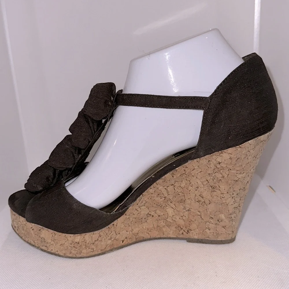 Steve Madden Brown Fabric and Cork Wedges with Rosettes Size 8 - GUC